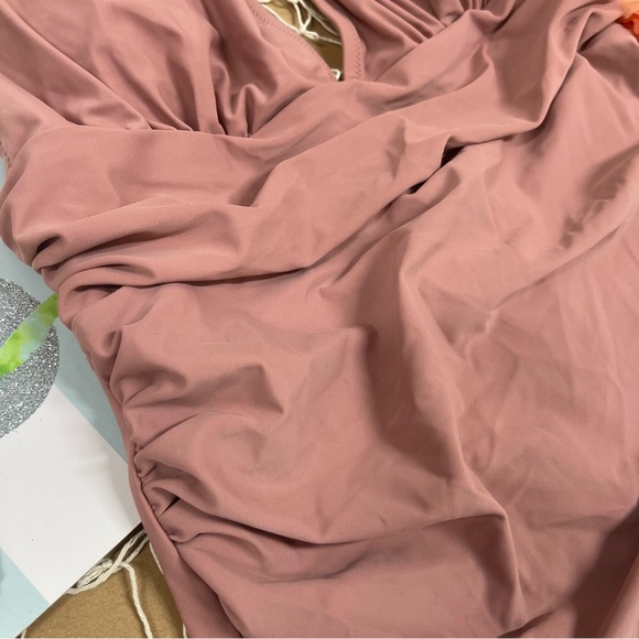 💗RUCHED HALTER SLIMMING SWIMSUIT - Picture 4 of 8